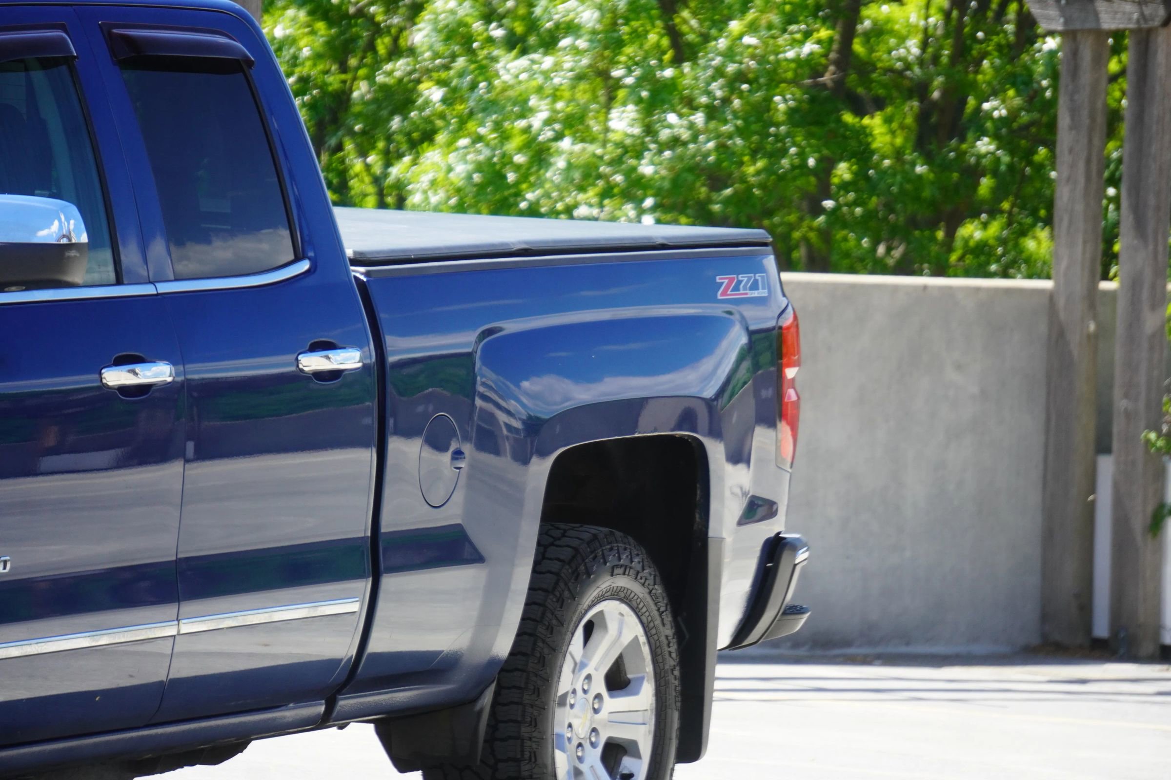 Used 2015 Chevrolet Silverado 1500 LTZ Z71 AWD/4WD image 3