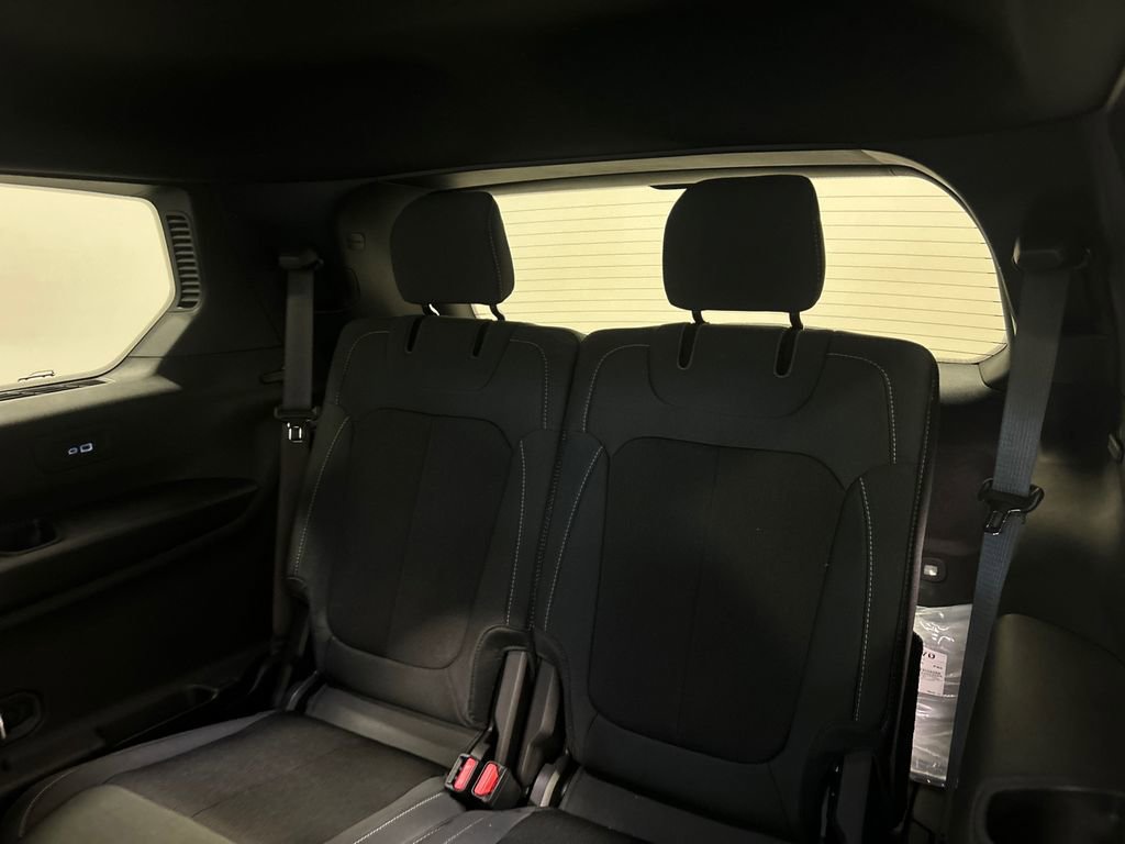 New 2026 Jeep Grand Cherokee L Laredo image 32