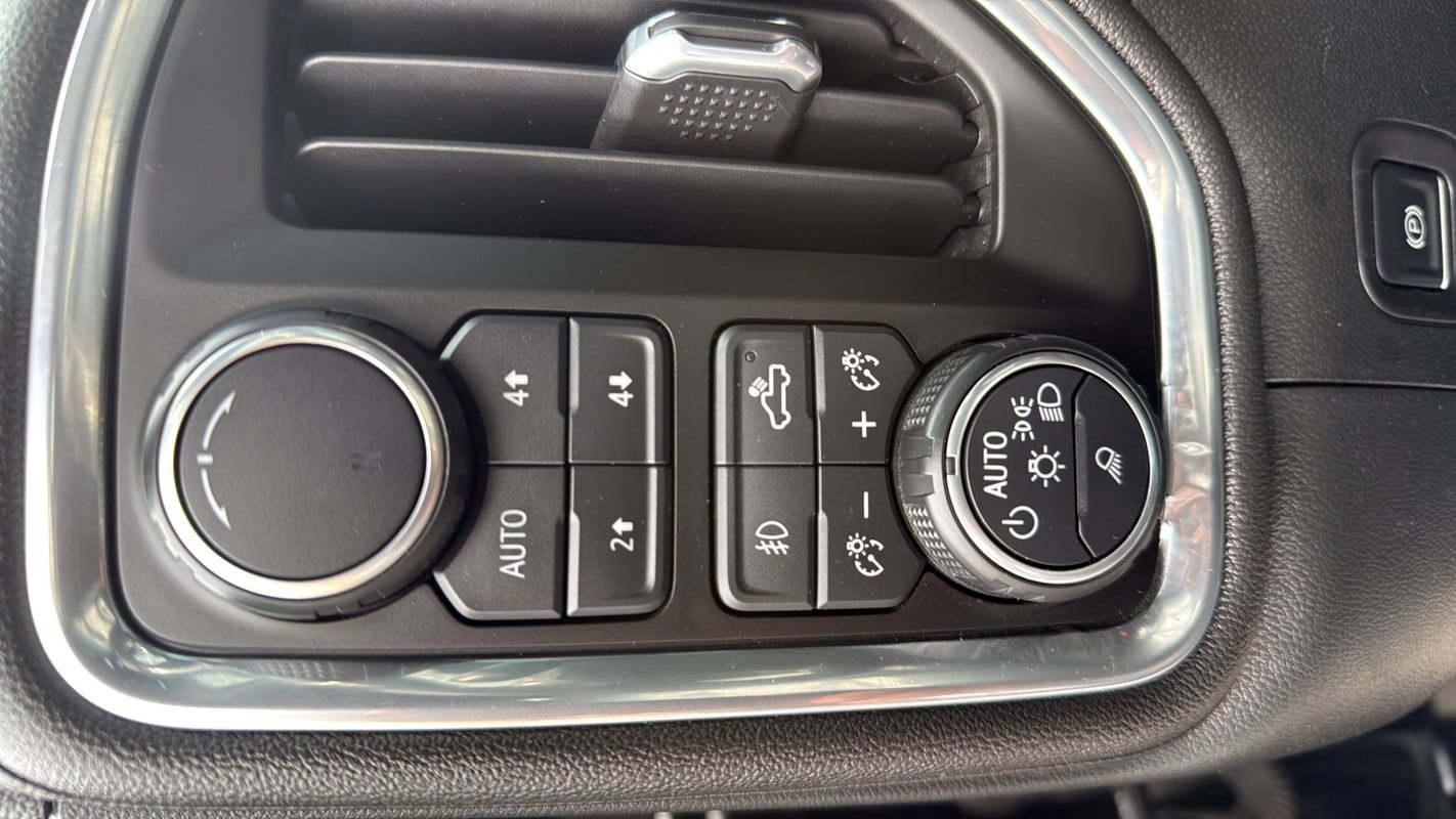 Used 2019 Chevrolet Silverado 1500 LTZ AWD/4WD image 13