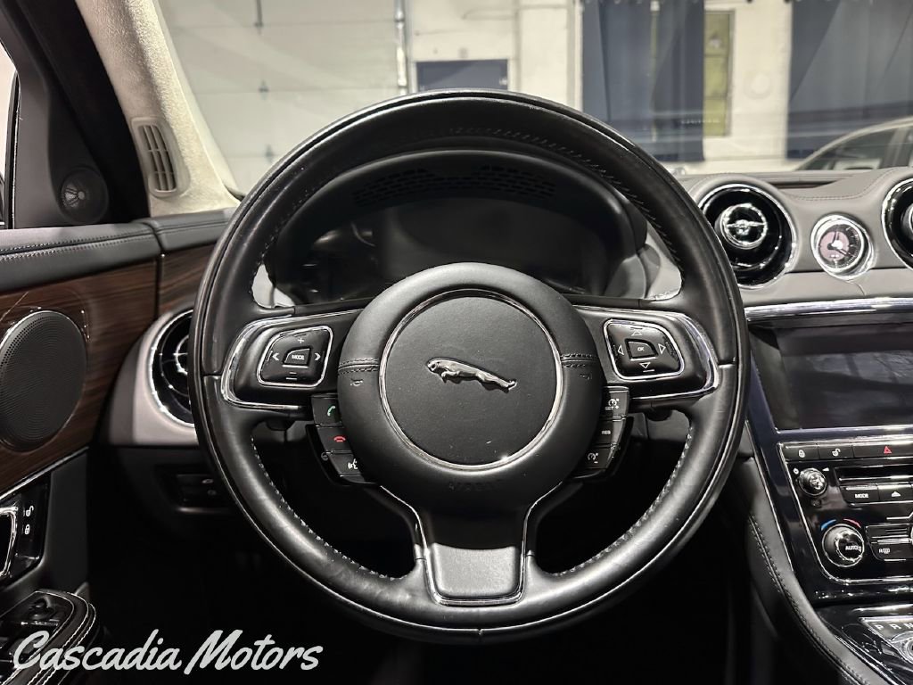 Used 2014 Jaguar XJ L Portfolio image 36