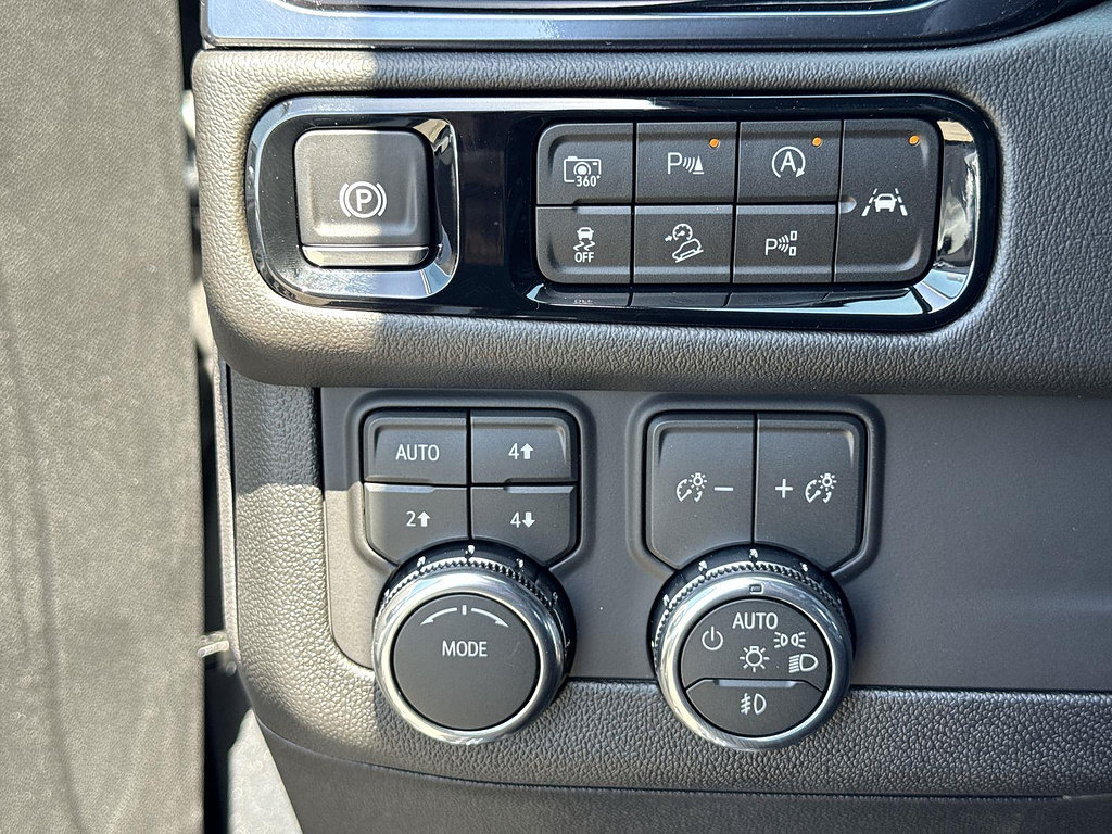 New 2026 GMC Yukon AT4 w/ AT4 Premium Package AWD/4WD image 16