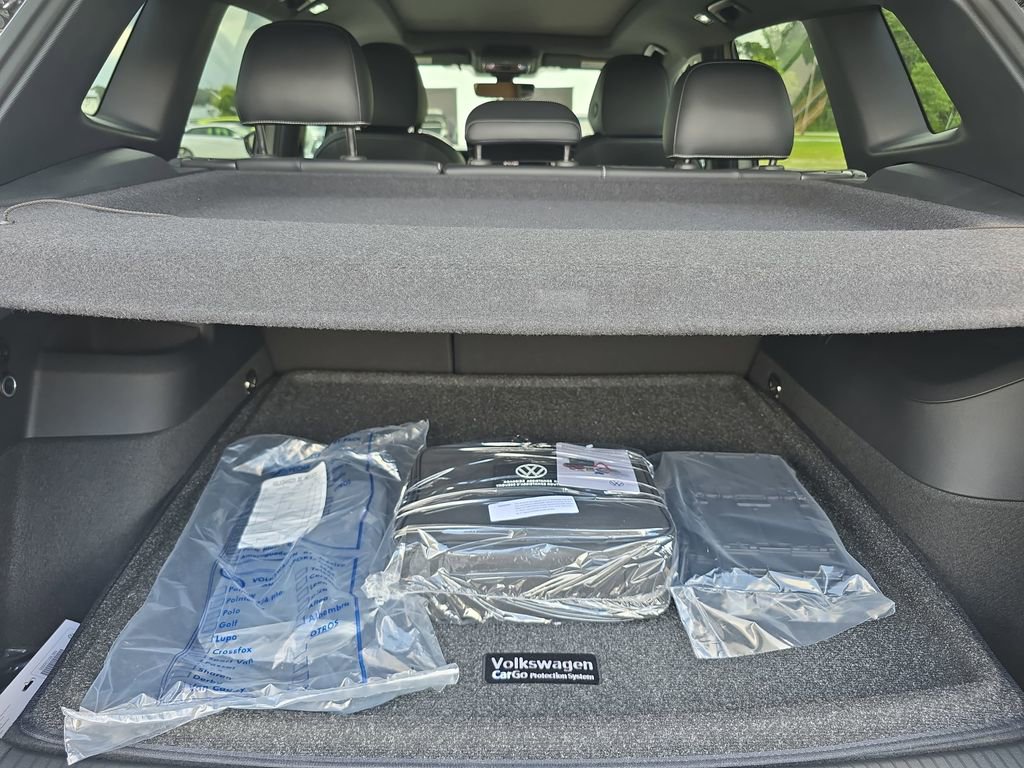 New 2026 Volkswagen Tiguan SEL R-Line AWD/4WD image 11