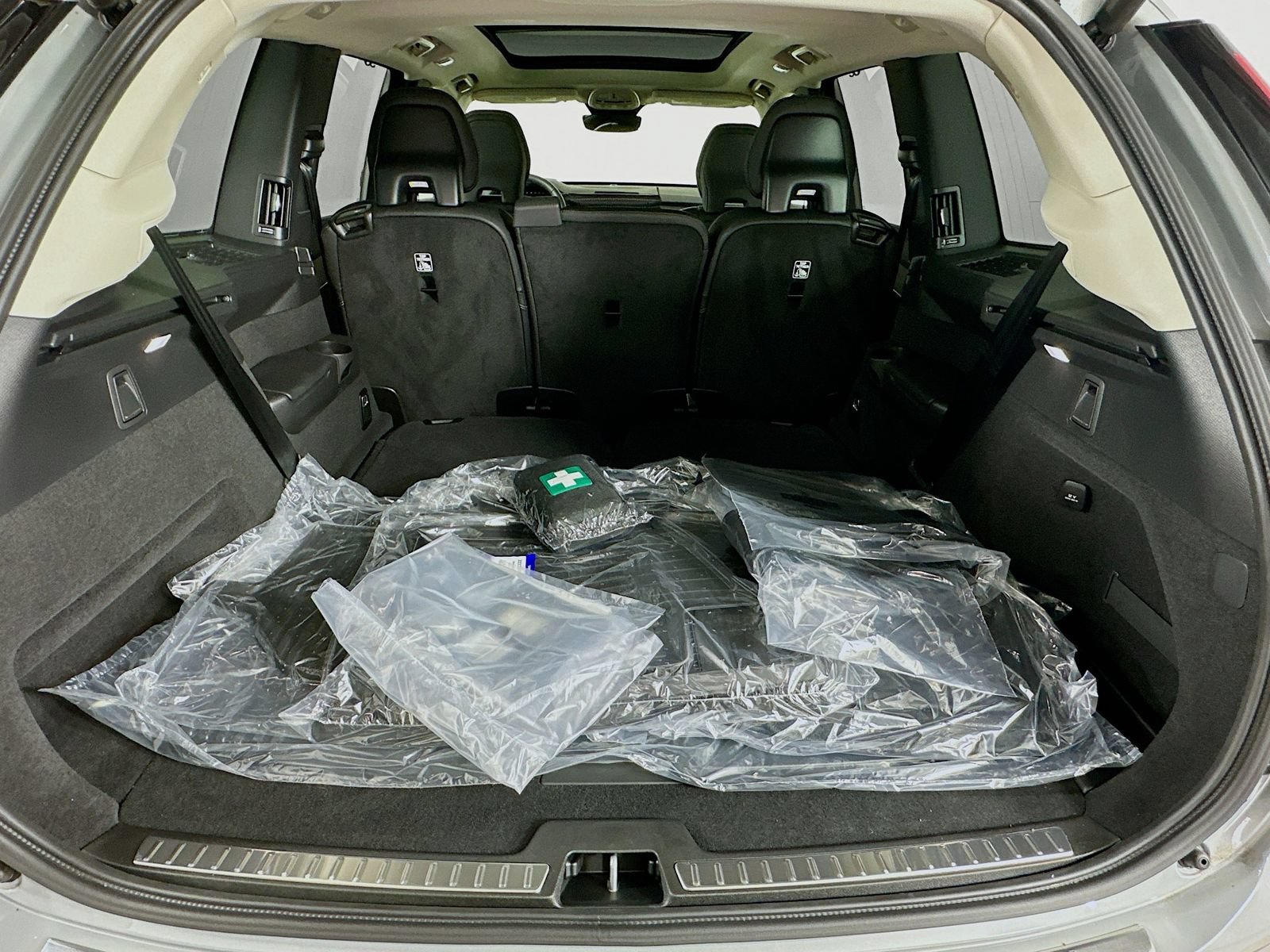 New 2026 Volvo XC90 B6 Ultra w/ Protection Package Premier AWD/4WD image 38