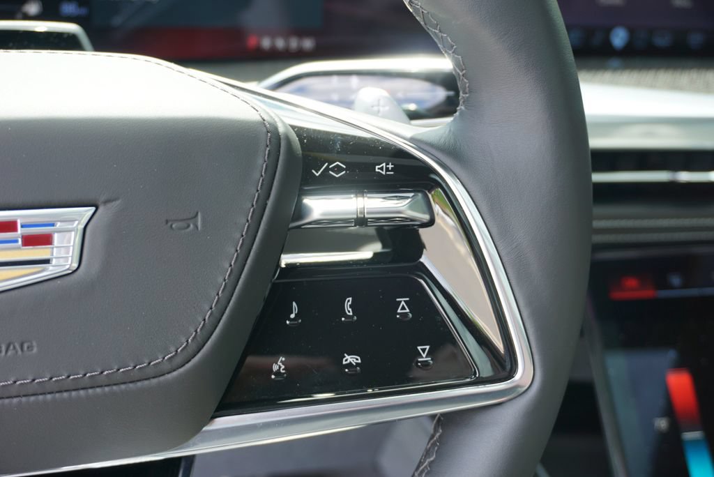 Used 2025 Cadillac Escalade ESV V AWD/4WD image 26
