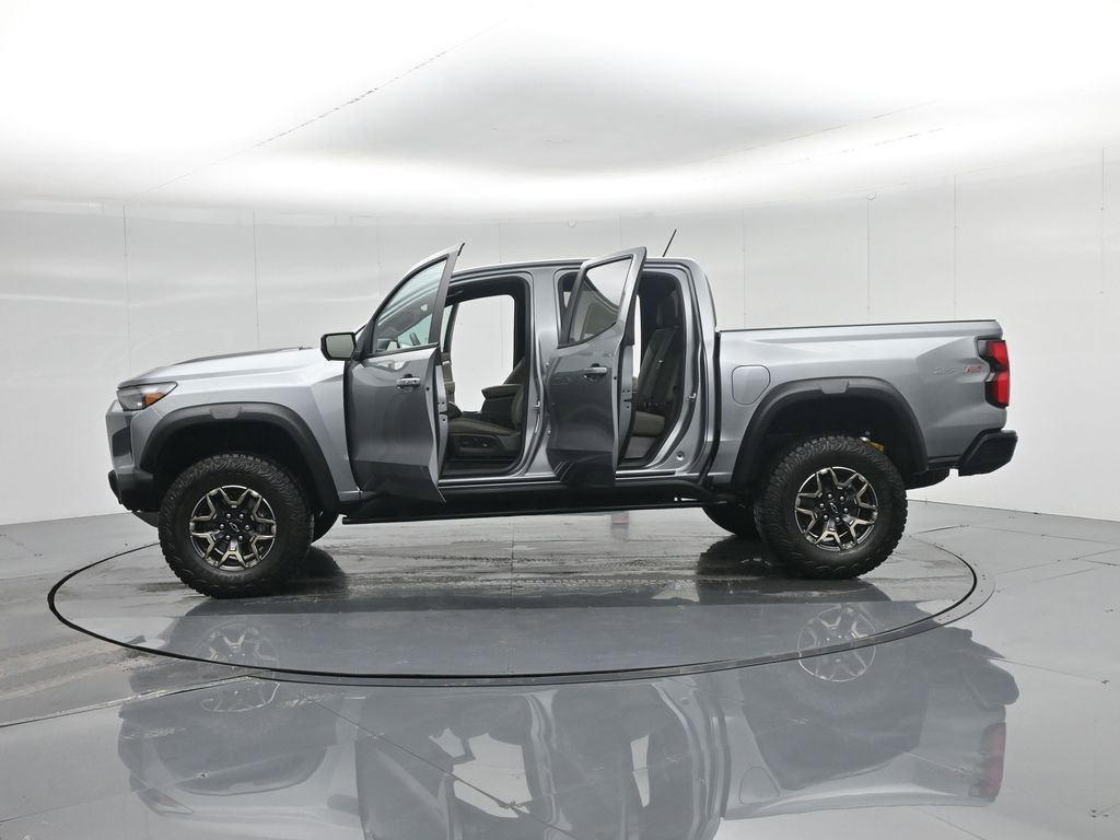 Used 2024 Chevrolet Colorado ZR2 w/ Technology Package image 38