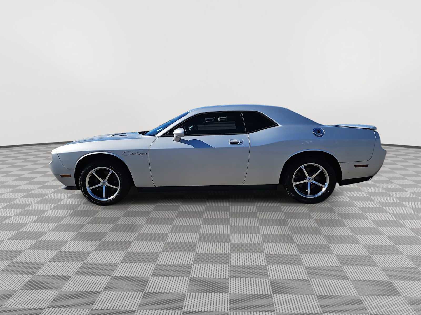 Used 2010 Dodge Challenger R/T image 5