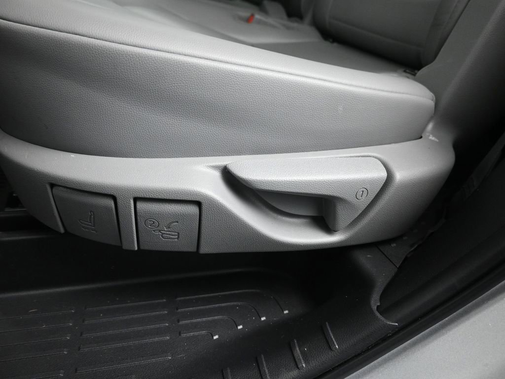 Used 2023 Toyota Highlander XLE image 30