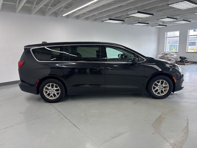 Used 2023 Chrysler Voyager LX image 13