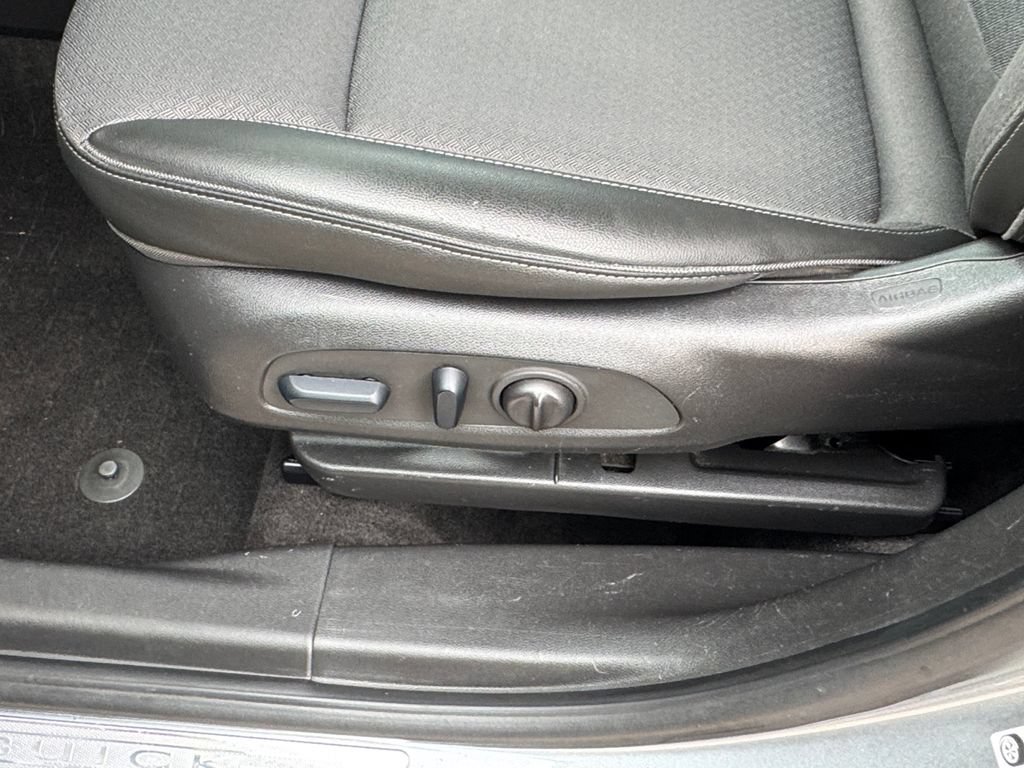 Used 2023 Buick Encore GX Preferred w/ Cold Weather Comfort Package AWD/4WD image 18
