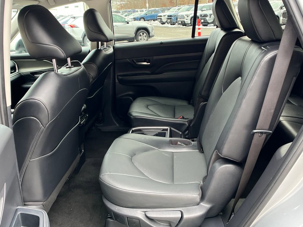 Used 2025 Toyota Grand Highlander AWD image 21