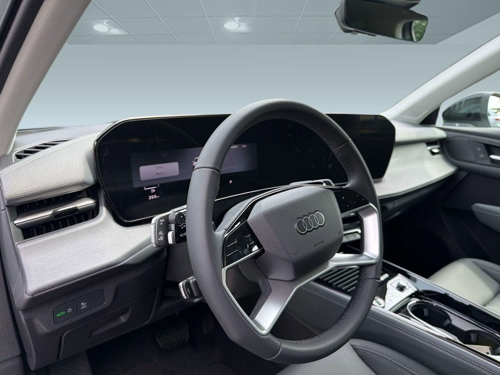 New 2026 Audi Q3 quattro 2.0T w/ 19" Wheel Package AWD/4WD image 4