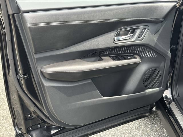 Used 2023 Nissan Ariya AWD image 13