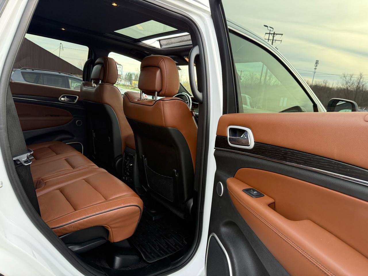 Used 2018 Jeep Grand Cherokee Summit AWD/4WD image 16
