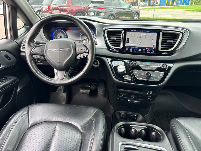 Used 2020 Chrysler Pacifica Touring-L Plus FWD image 13