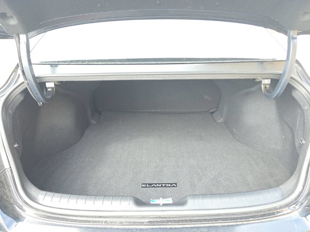Used 2024 Hyundai Elantra SE FWD image 19