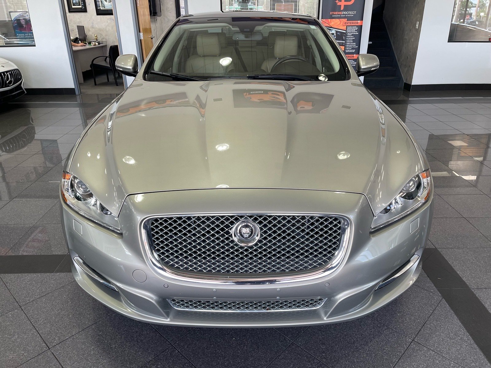 Used 2013 Jaguar XJ RWD image 9