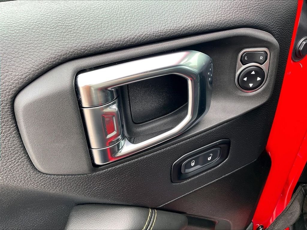 Used 2025 Jeep Wrangler Unlimited Sahara AWD/4WD image 37