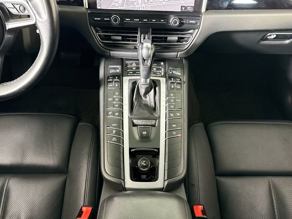 Certified 2020 Porsche Macan AWD/4WD image 16
