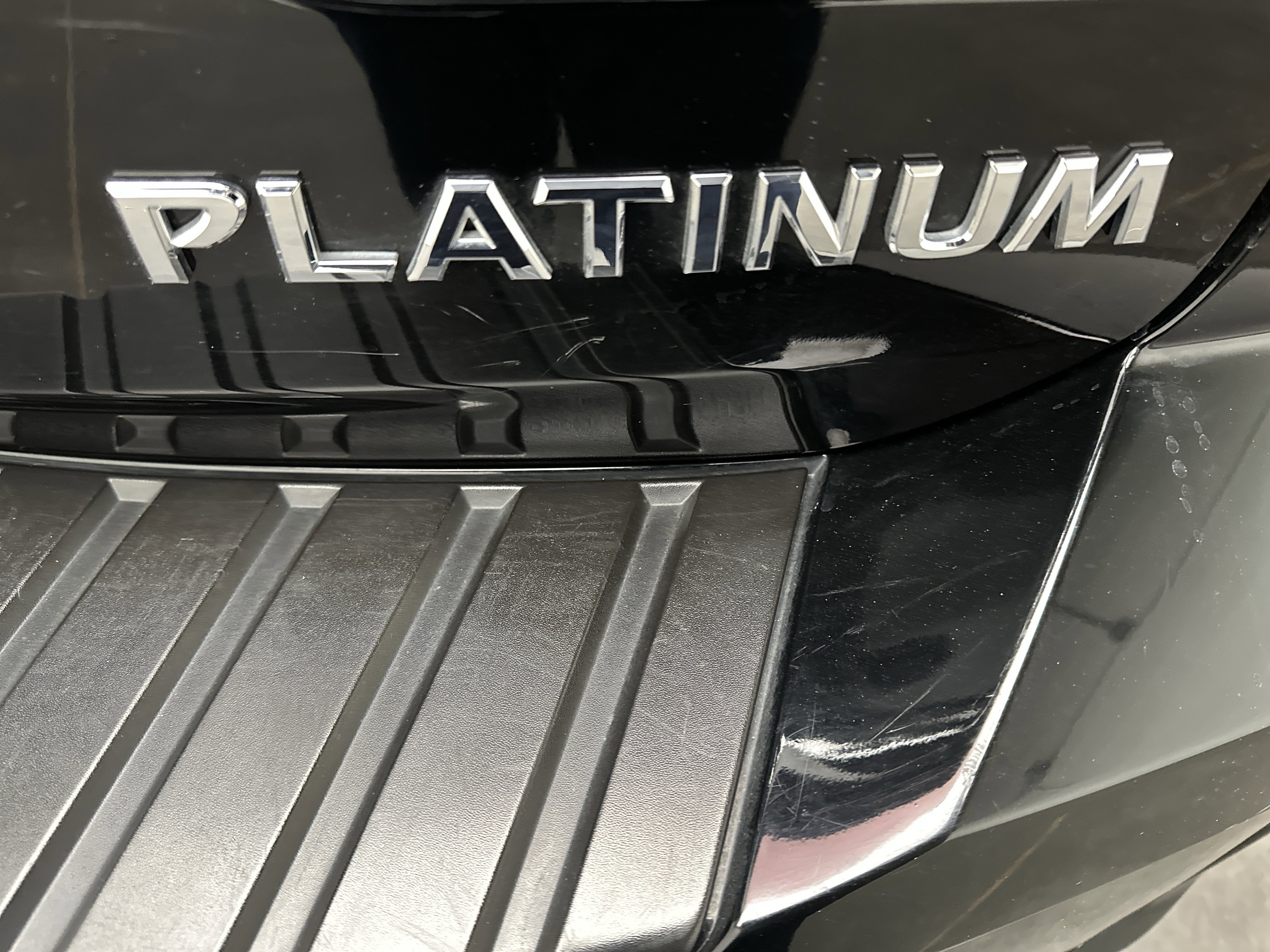 Used 2023 Nissan Armada Platinum image 15