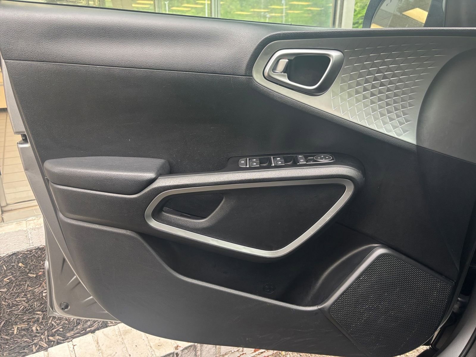 Used 2025 Kia Soul LX w/ LX Technology Package FWD image 18
