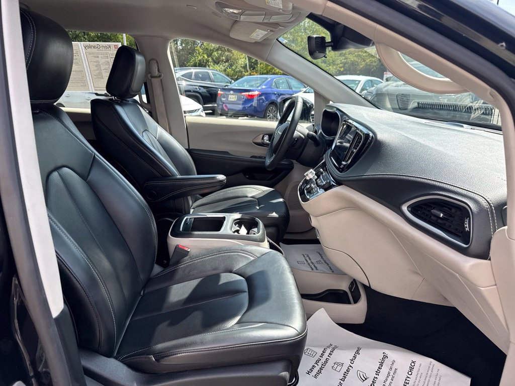 Used 2024 Chrysler Pacifica Limited FWD image 31
