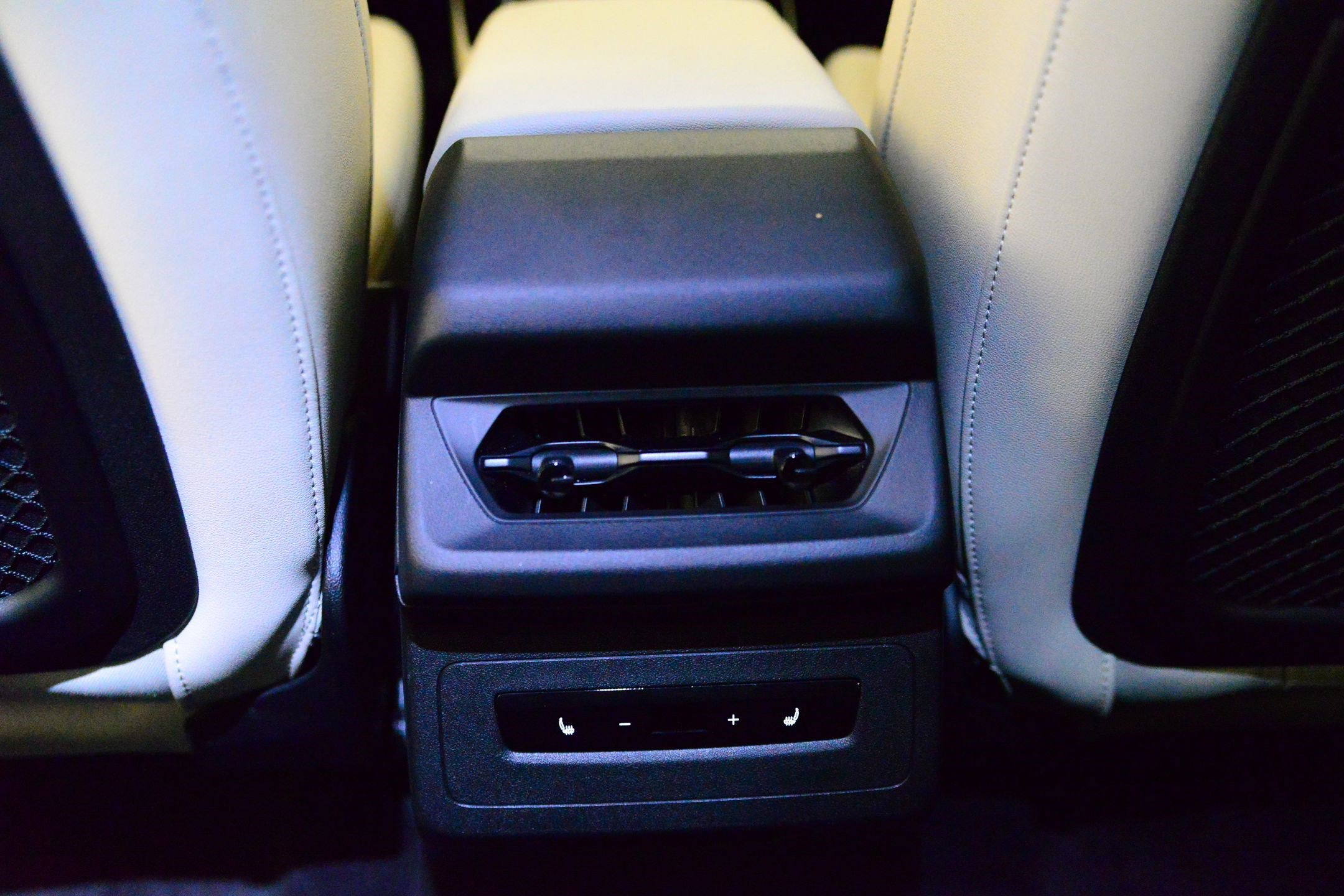 Certified 2025 Audi Q6 e-tron Premium w/ Convenience Package image 23