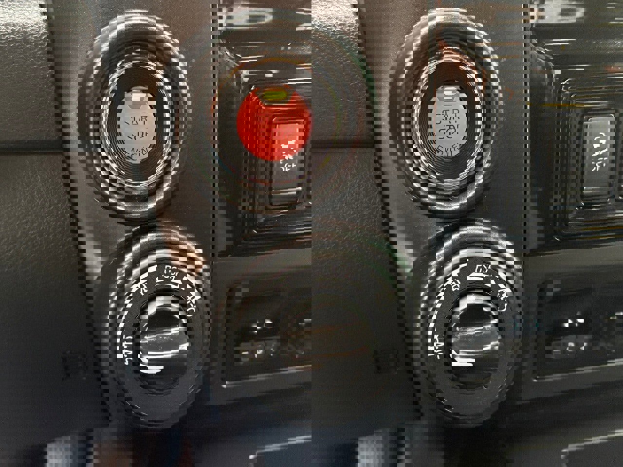 Used 2021 Nissan Titan PRO-4X w/ Pro-4x Convenience Package image 24