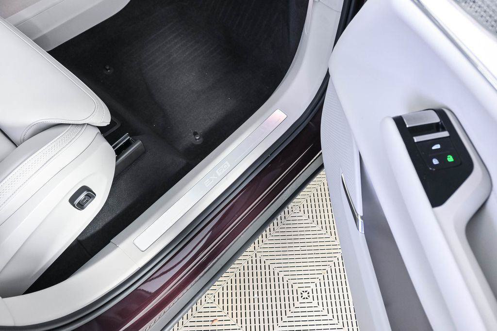 Certified 2025 Volvo EX90 Ultra AWD/4WD image 27