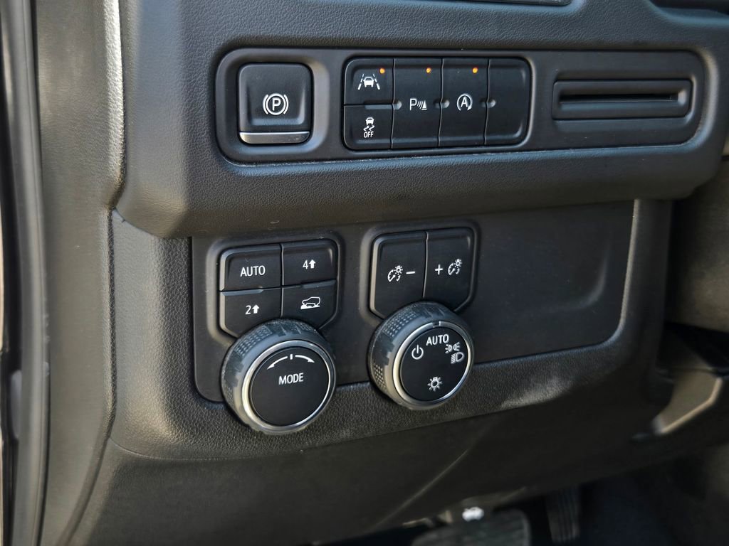 Used 2024 Chevrolet Suburban LT AWD/4WD image 18