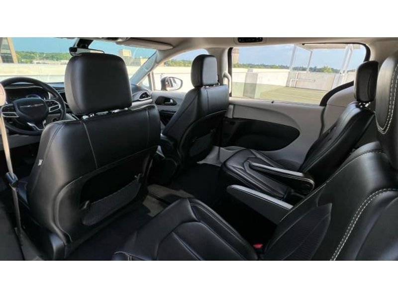 Used 2020 Chrysler Voyager Lxi image 26