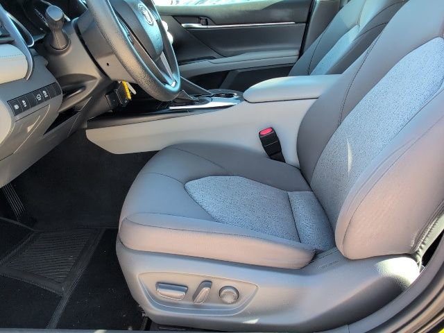 Used 2020 Toyota Camry LE image 10