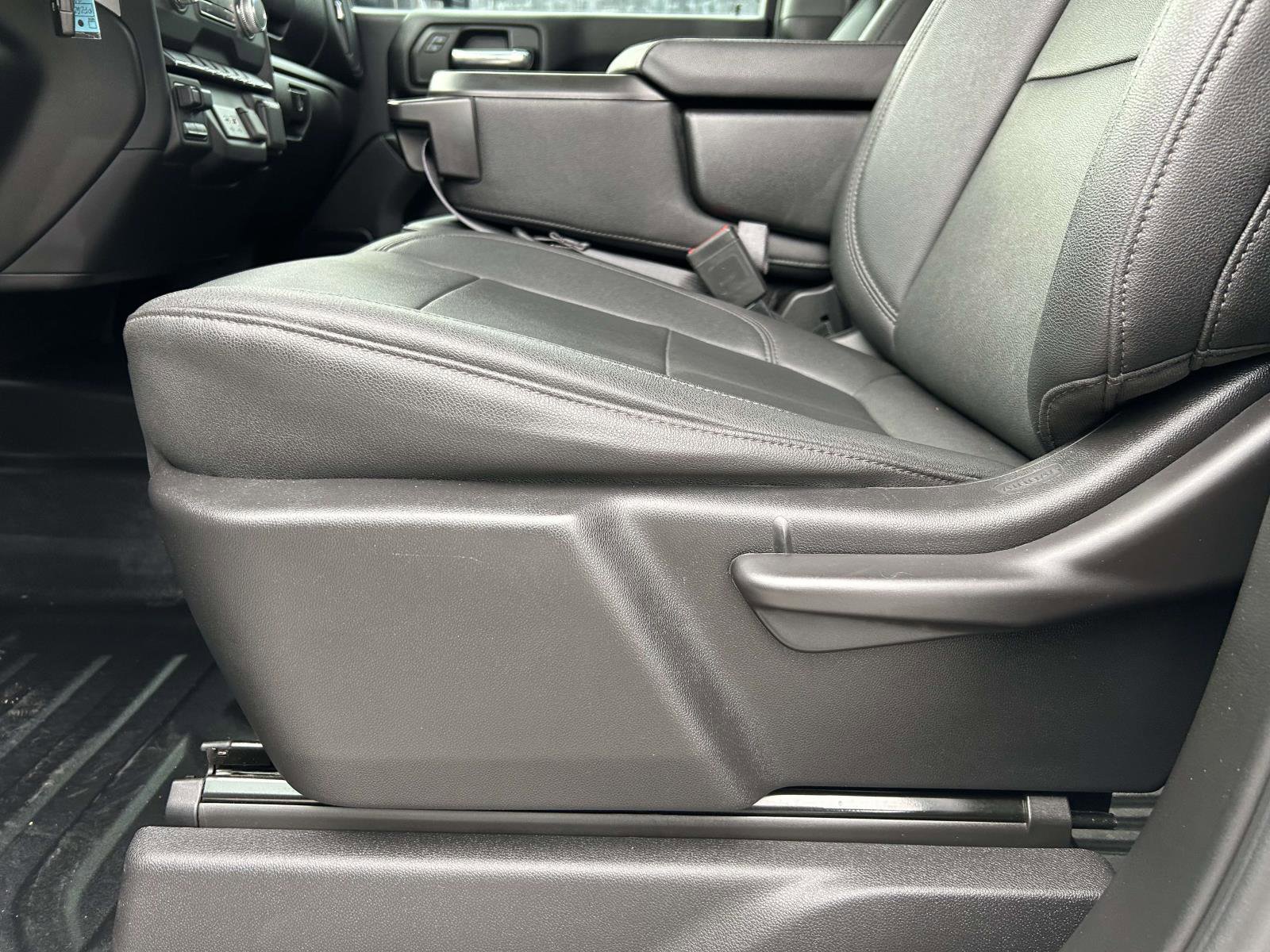 Used 2023 GMC Sierra 3500 Pro w/ Convenience Package image 17