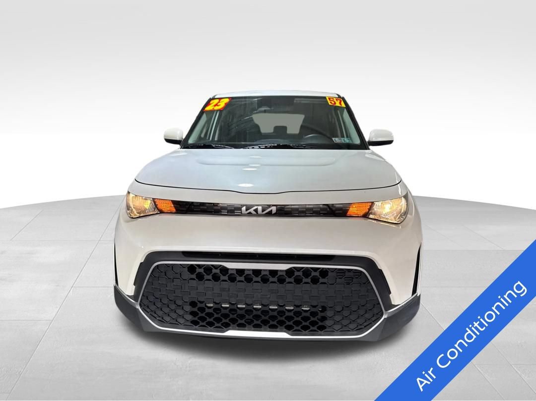 Used 2023 Kia Soul LX w/ LX Technology Package FWD image 2