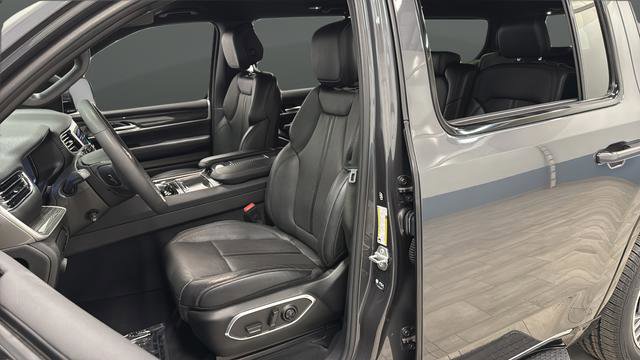 Used 2022 Jeep Wagoneer Series III AWD/4WD image 9