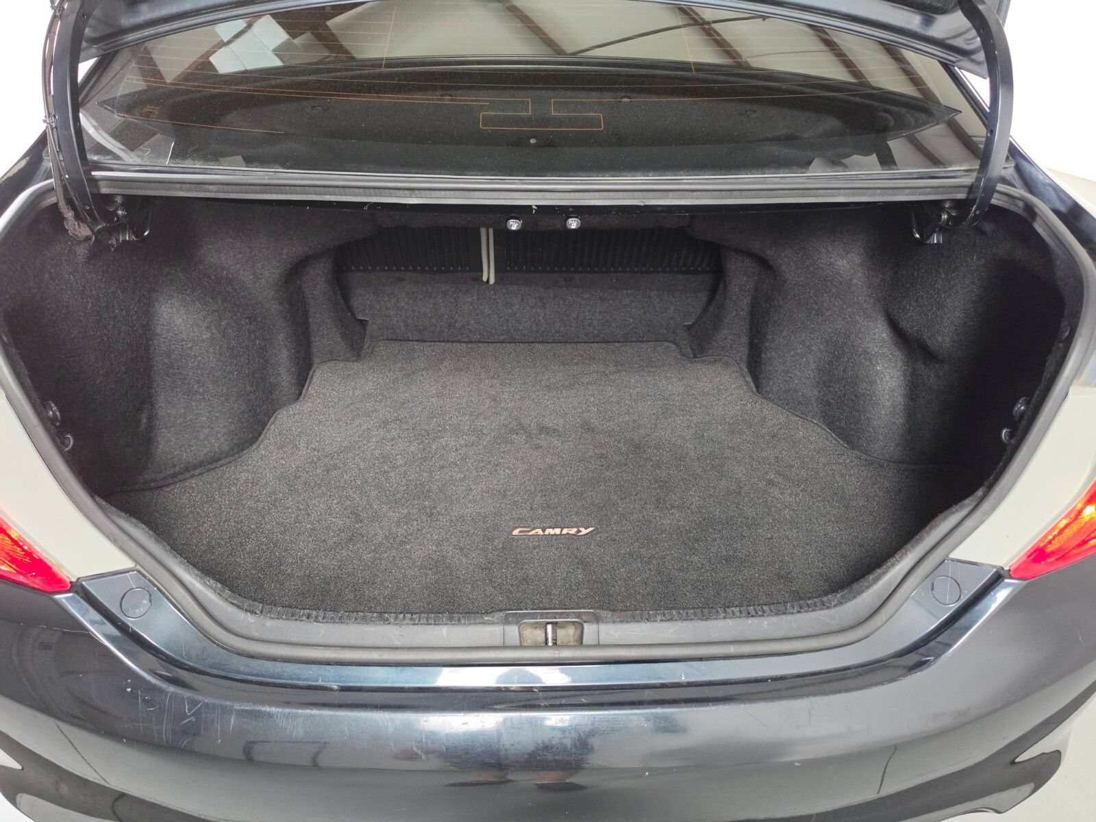 Used 2012 Toyota Camry LE FWD image 17