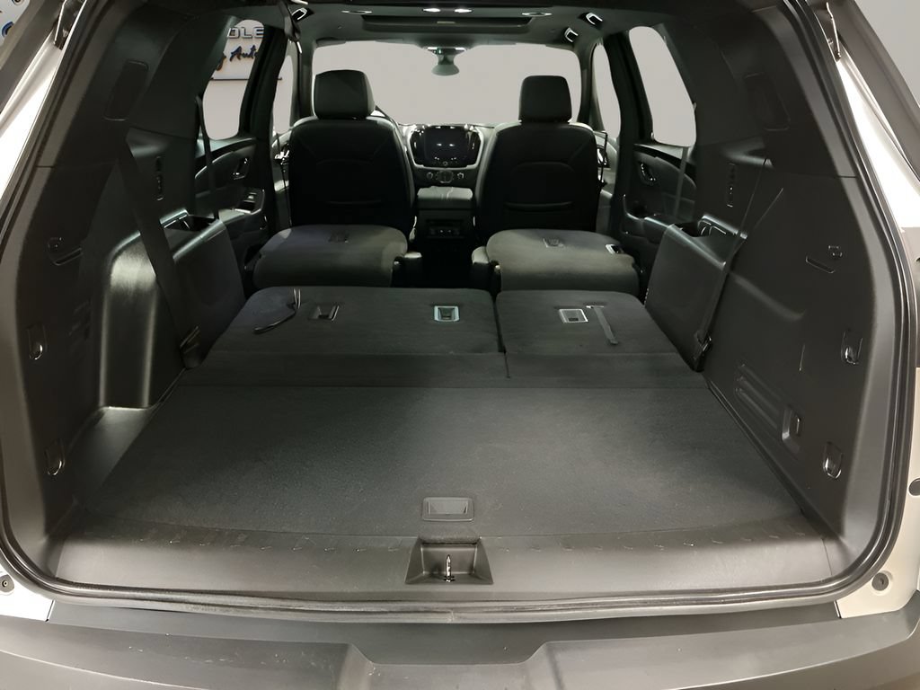 Used 2022 Chevrolet Traverse RS w/ LPO, "Hit The Road" Package AWD/4WD image 28