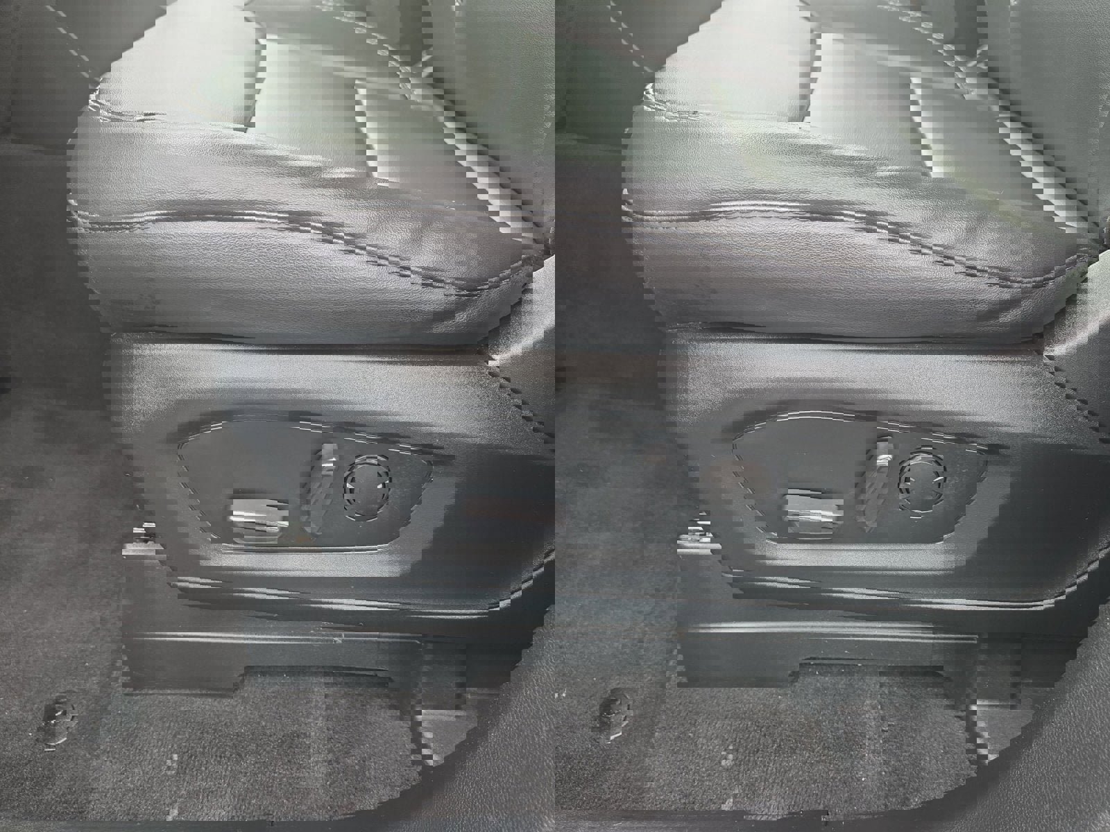 Certified 2022 Ford Explorer XLT w/ Equipment Group 202A image 12