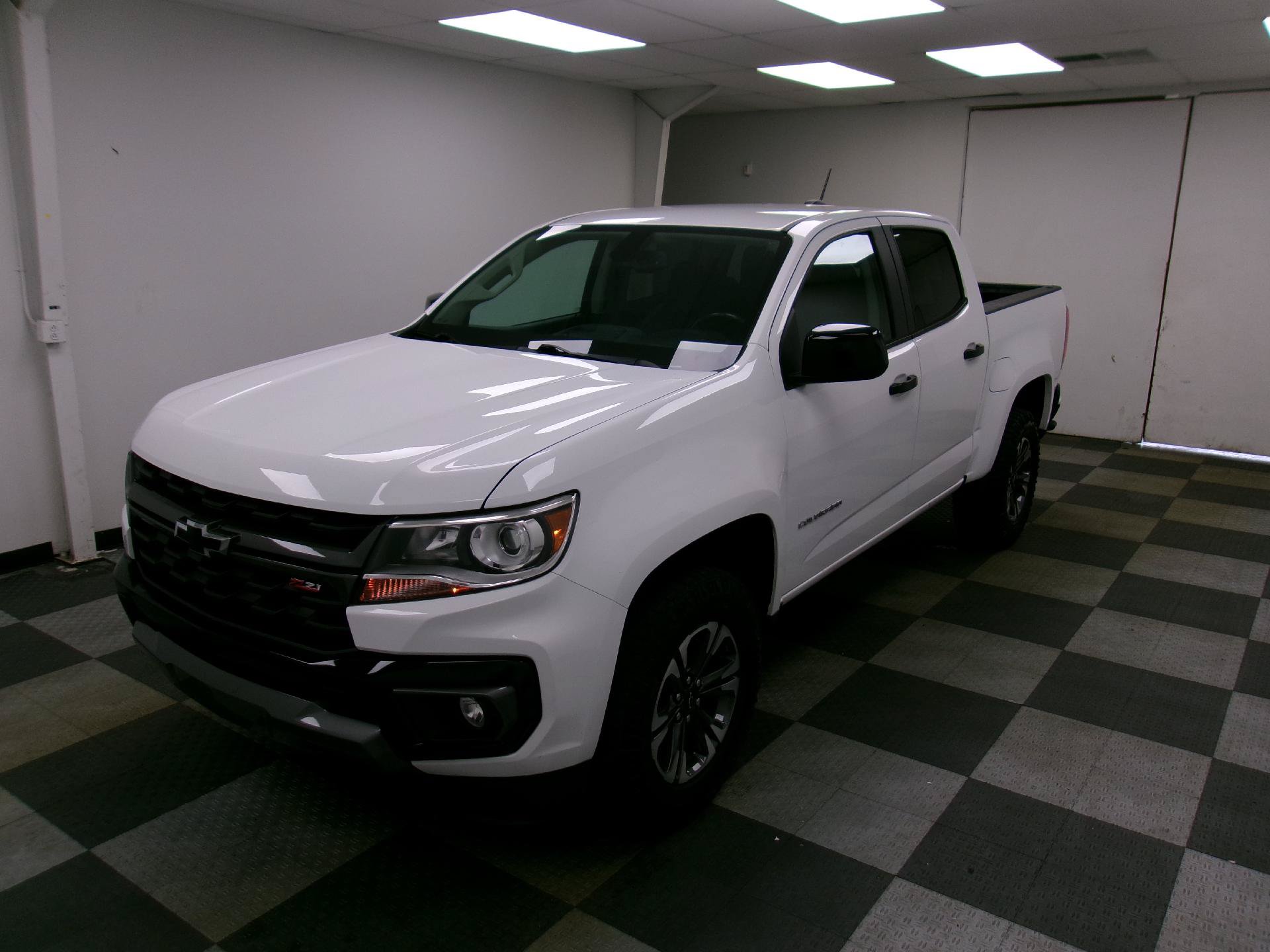 Used 2022 Chevrolet Colorado Z71 AWD/4WD image 1
