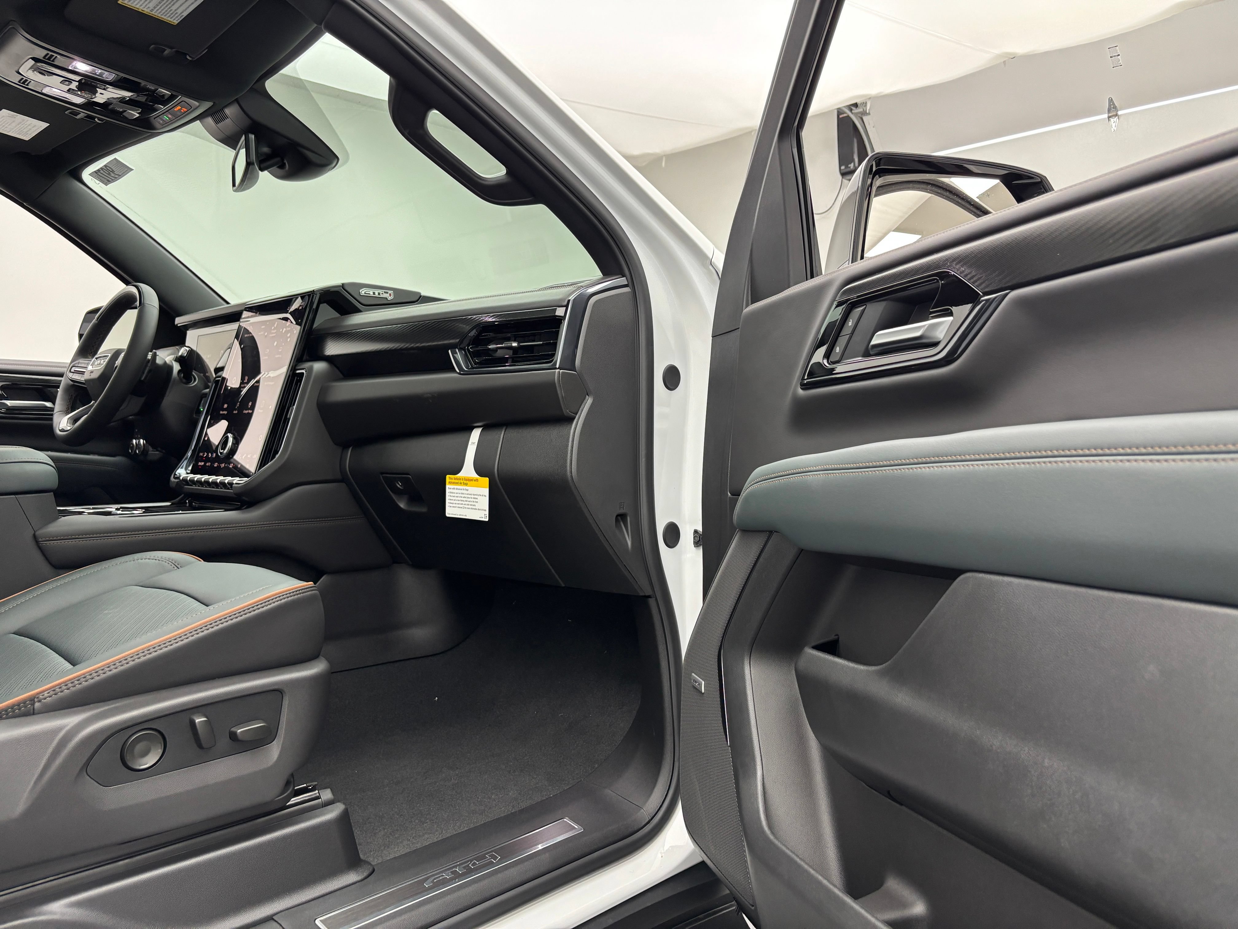 New 2026 GMC Yukon XL AT4 w/ AT4 Preferred Package AWD/4WD image 37