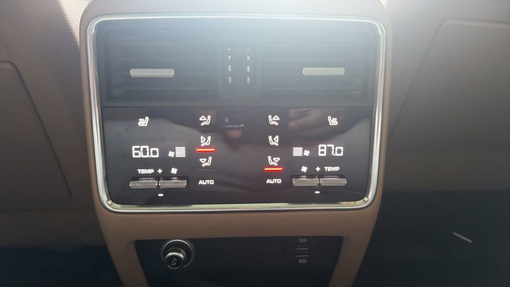Used 2019 Porsche Cayenne AWD/4WD image 17