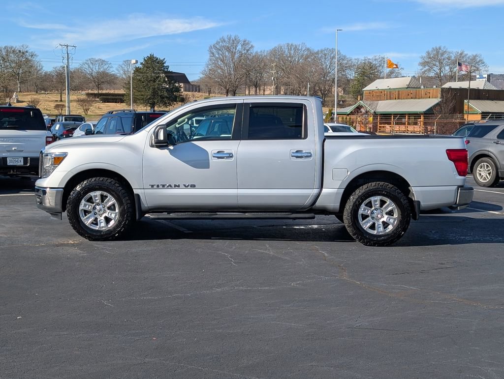 Used 2018 Nissan Titan SV image 5