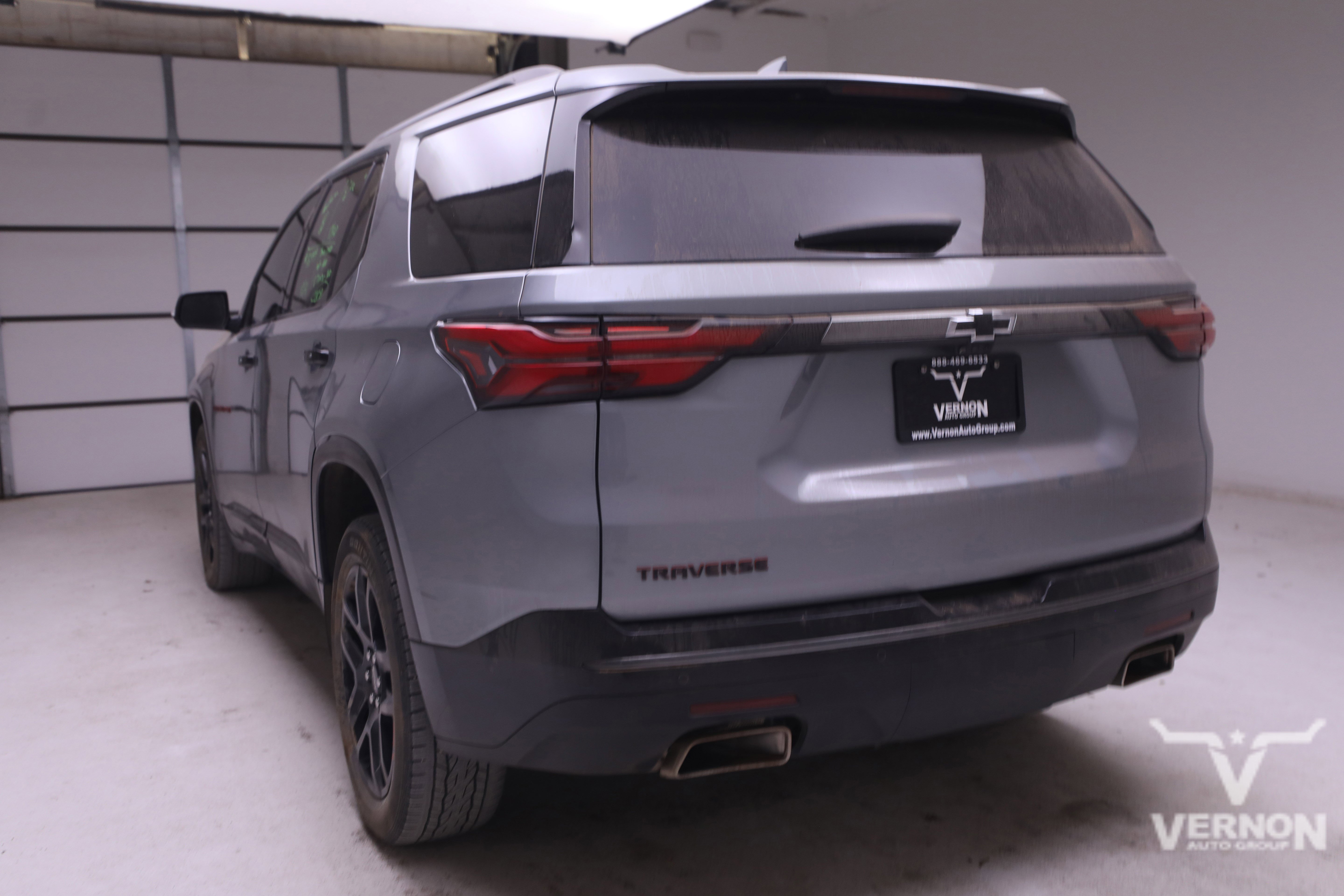 Used 2023 Chevrolet Traverse Premier w/ Redline Edition image 2