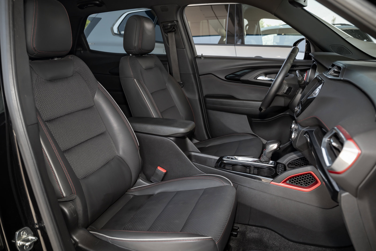 Used 2021 Chevrolet TrailBlazer RS w/ Sun and Liftgate Package image 44