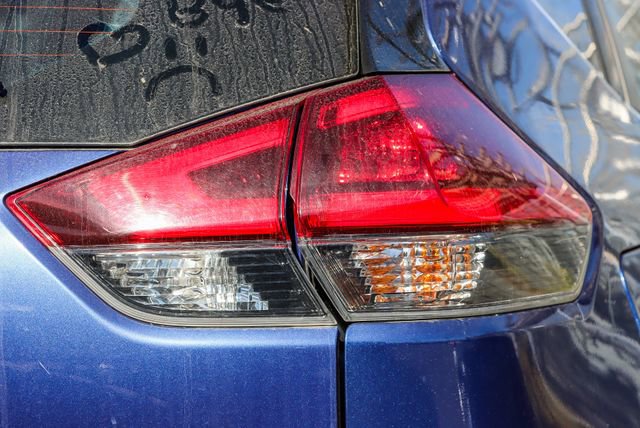 Used 2020 Nissan Rogue SV image 9