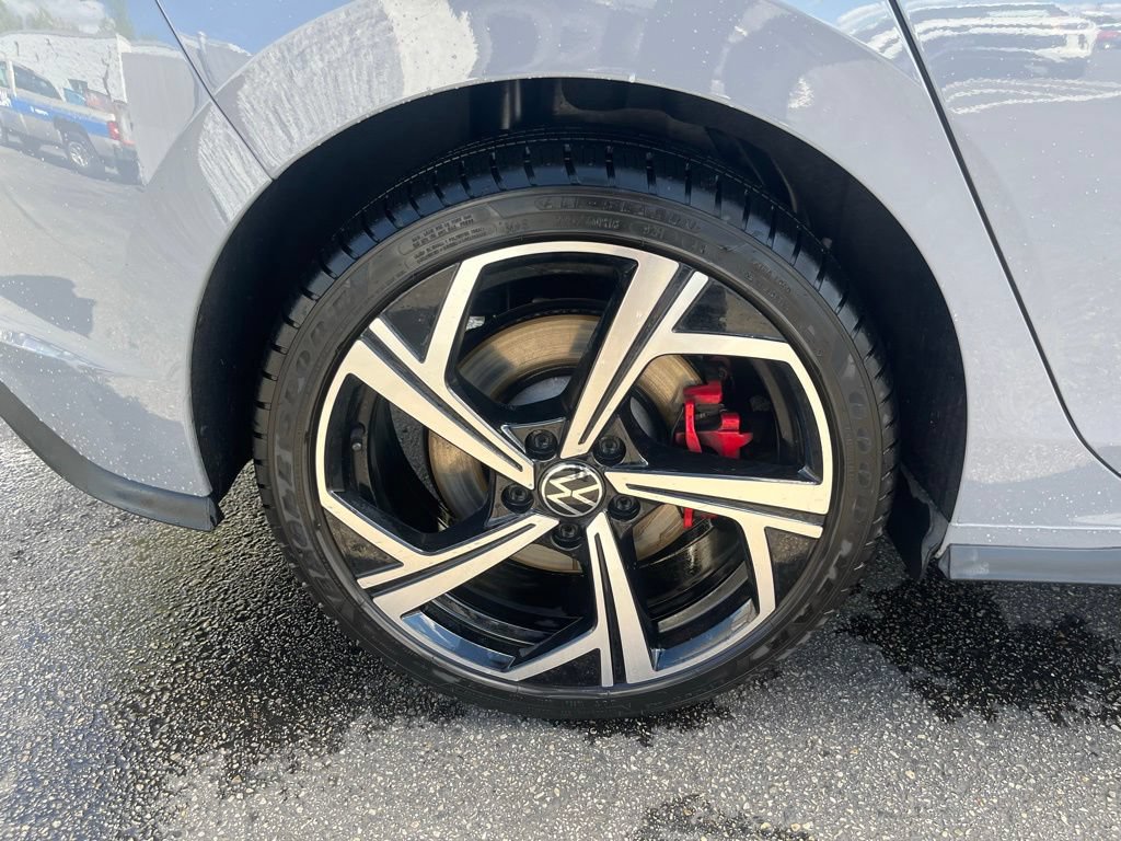 Certified 2025 Volkswagen GTI SE FWD image 30