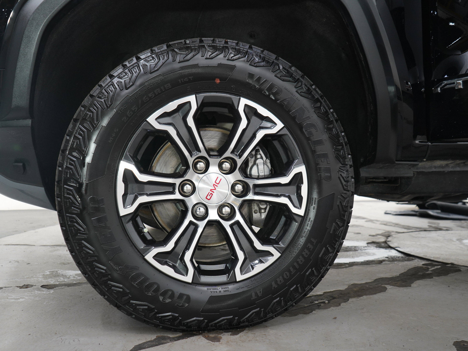 Used 2024 GMC Canyon AT4 w/ Technology Package AWD/4WD image 30