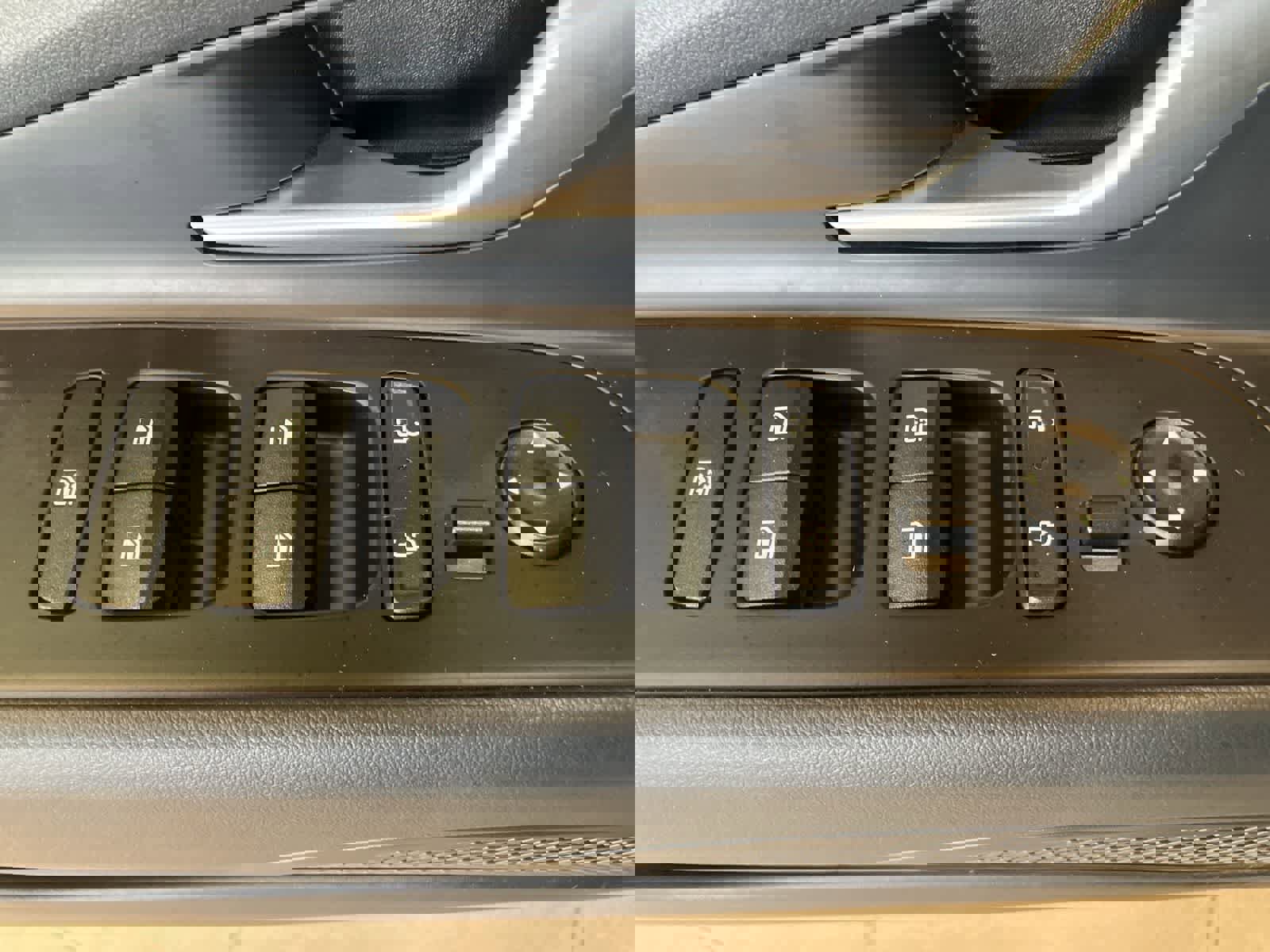 Used 2025 Hyundai Elantra SEL image 14