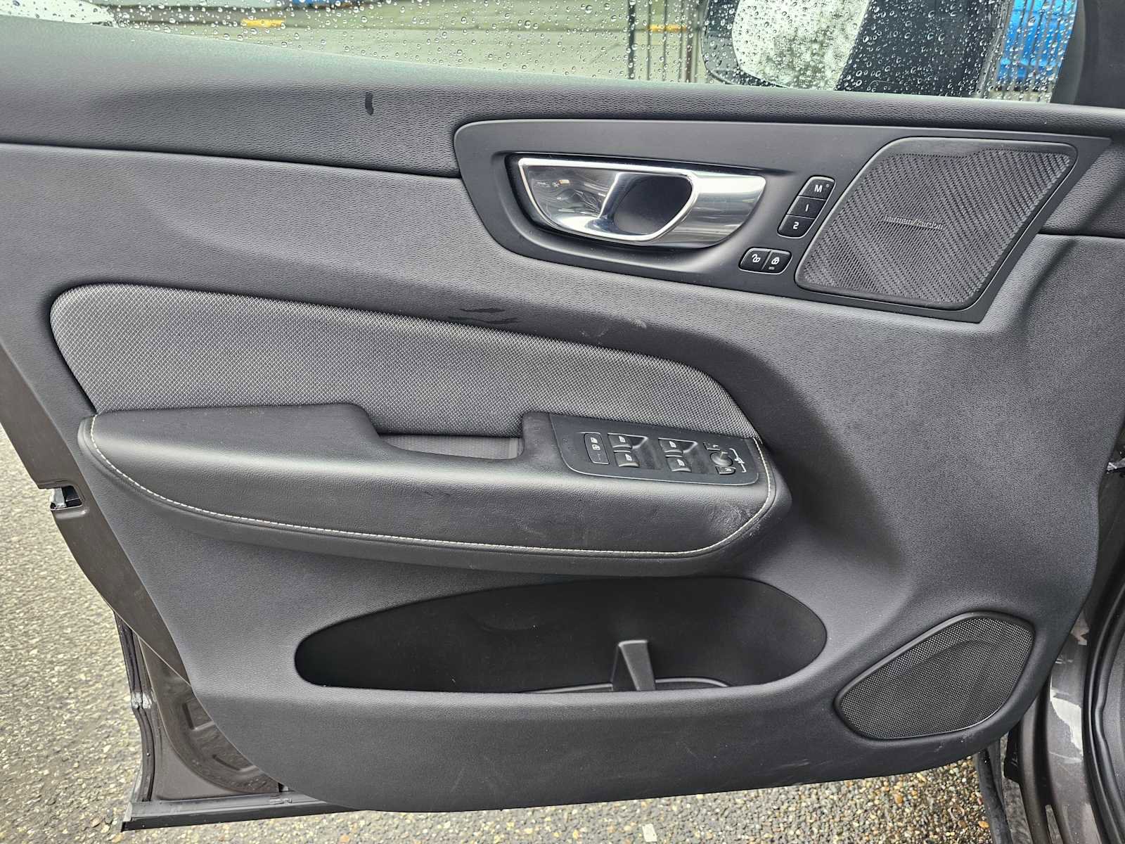 Used 2022 Volvo XC60 T8 R-Design w/ Advanced Package AWD/4WD image 24