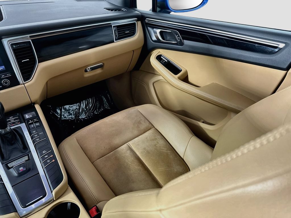 Used 2018 Porsche Macan AWD/4WD image 25