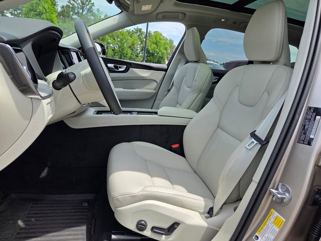 Used 2025 Volvo XC60 B5 Plus w/ Protection Package Premier AWD/4WD image 9